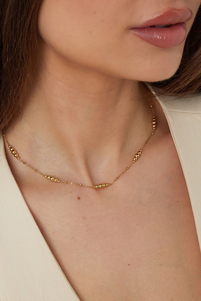 Schlichte Halskette mit gedrehten Anhängern – Gold  Bild3